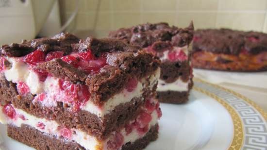 Brownie con requesón y grosella roja