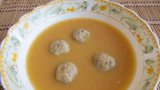 Pea puree soup with meatballs