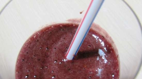 Saging blueberry smoothie na may tubig ng niyog