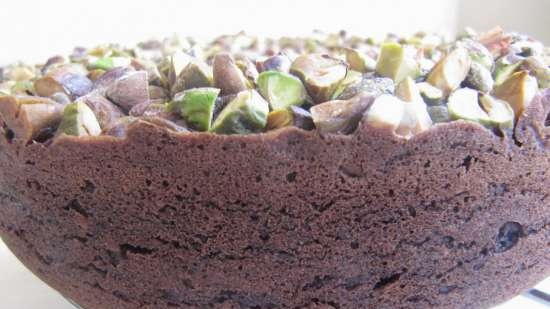 Brownie met pistachenoten in een multikoker Brand 701