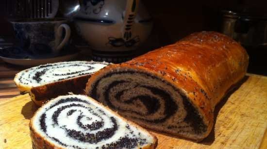 Roll with poppy seeds, nuts and raisins