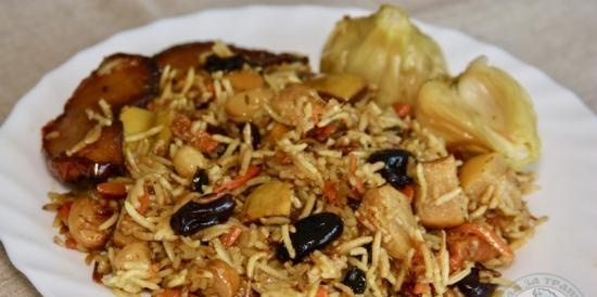 Pilaf with dried fruits and quince (without meat)