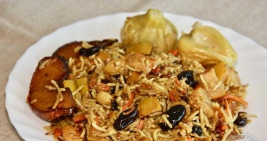 Pilaf with dried fruits and quince (without meat)