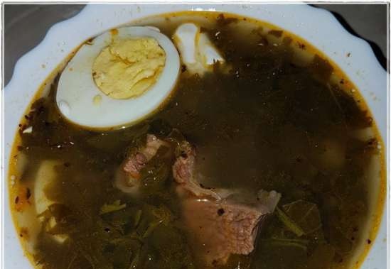 Sopa de col amb costelles d’ortiga, alazà i vedella