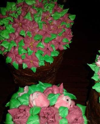 Examples of decorating Easter cakes and Easter