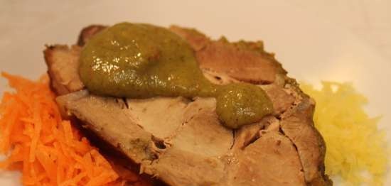 Ang Turkey fillet na inihurnong sa isang manggas na may kiwi sauce