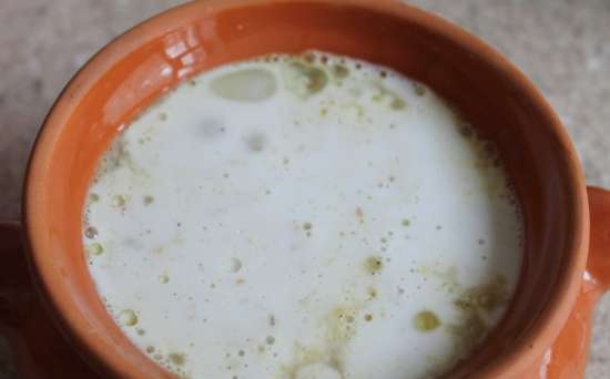 Porridge d'orzo con cachi e garam masala su latte di cocco, stufato al forno (magro)