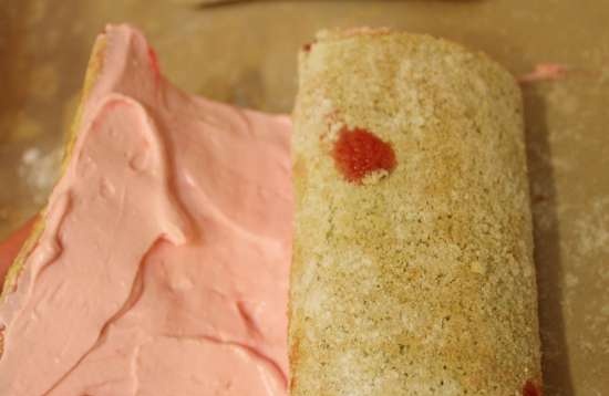 Torta al pistacchio e lamponi a strati verticali