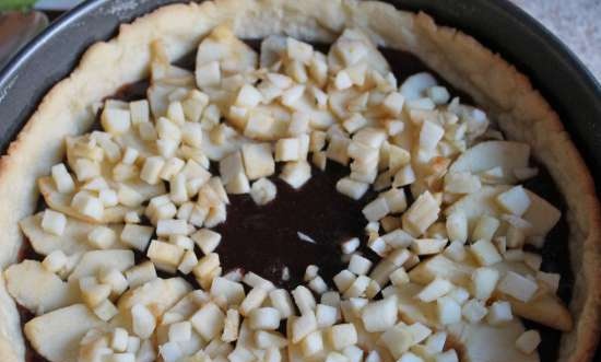 Torta su pasta Linzer su tuorli bolliti con ripieno di mele e miele e streusel