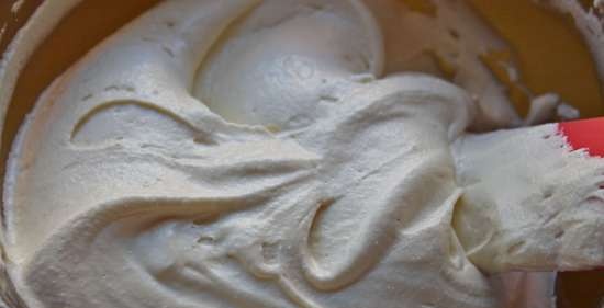 Torta al pistacchio e lamponi a strati verticali