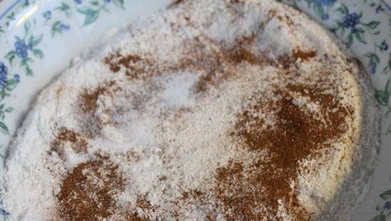 Tarta con crema picante de caqui y almendras