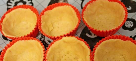 Tartlets with goat cheese and tomato confit