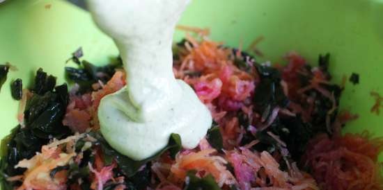 Carrot salad with seaweed and tahini sauce