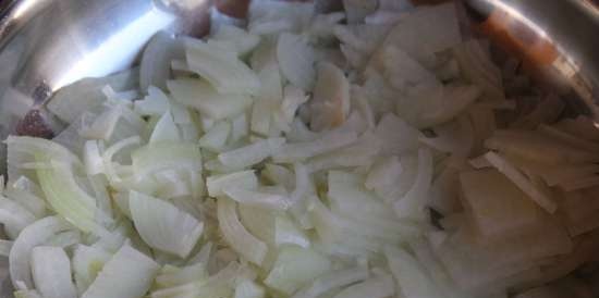 Savoy cabbage casserole with potato-fern filling