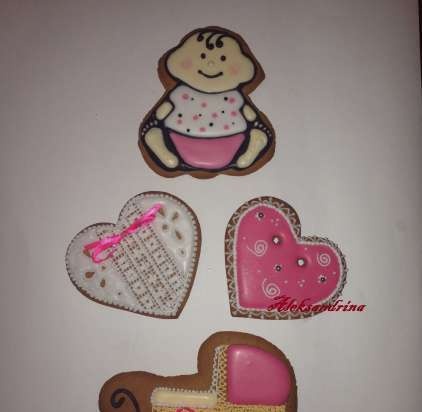 We decorate gingerbread cookies, cookies