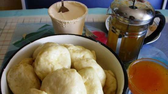 Steamed dumplings with cherries