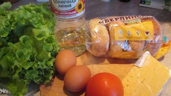 Burger with omelet and vegetables