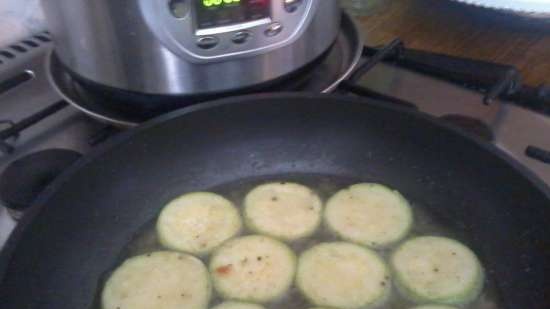 Zucchini với một loại nước sốt khác thường.