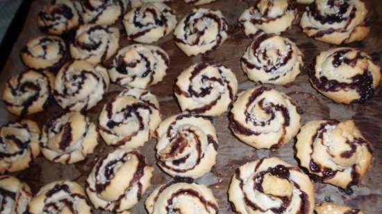 Quick puff pastry buns with chocolate