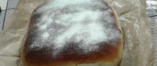 Pastel de levadura en capas