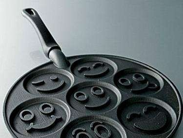 Cooking utensils (pots, pans, lids) (2)