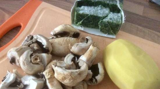 Creamy soup with mushrooms and spinach in Monsieur Сuisine Plus