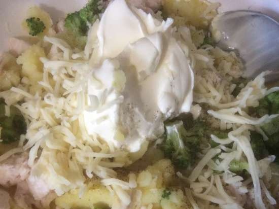 Baked potatoes with broccoli, cheese and chicken breast