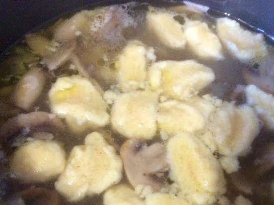 Chicken soup with bulgur, mushrooms and potato dumplings