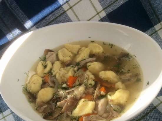 Chicken soup with bulgur, mushrooms and potato dumplings