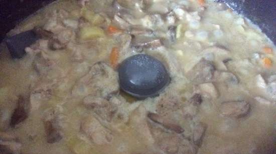 Chicken with mushrooms and vegetables in a creamy sauce