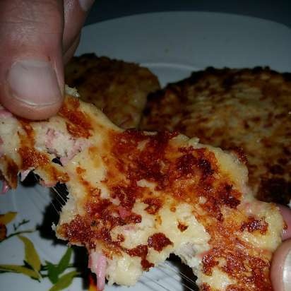 Khachapuri snel op een andere manier in een contactgrill VVK