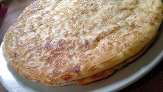 Khachapuri รวดเร็วในลักษณะที่แตกต่างกันใน VVK ย่างแบบสัมผัส