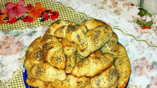 Garlic bagels with sesame seeds