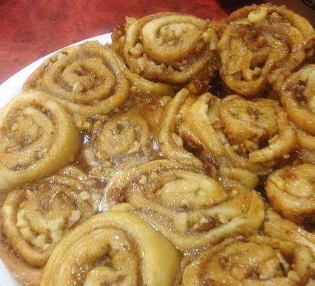 Bollos de requesón con nueces en la olla de cocción lenta Steba