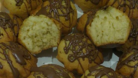 Muffin all'arancia in glassa al cioccolato e caramello