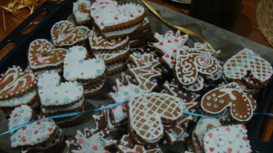 We decorate gingerbread cookies, cookies