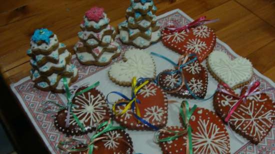 We decorate gingerbread cookies, cookies