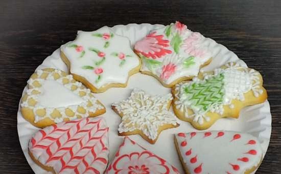 We decorate gingerbread cookies, cookies