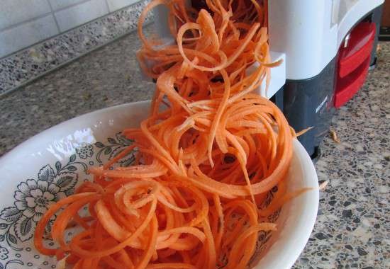 Espaguetis de camote con salsa de pimiento rojo