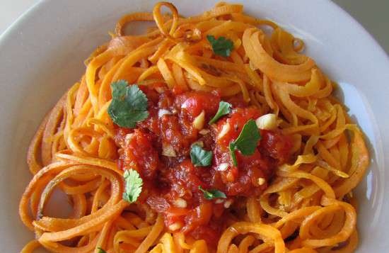 Sweet potato spaghetti with red pepper sauce