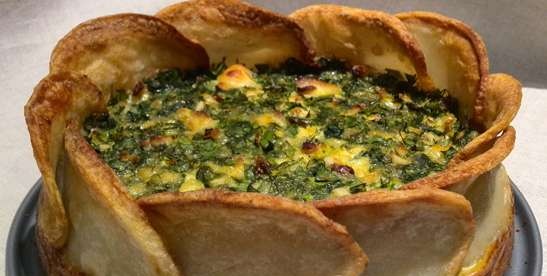 Torta di patate alle erbe (torta di spinaci e erbe primaverili in crosta di patate)