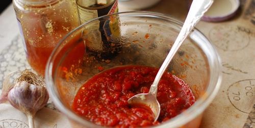 Tortas de pescado con salsa de pimienta