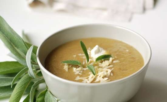 Sopa d'albergínia al forn amb sàlvia