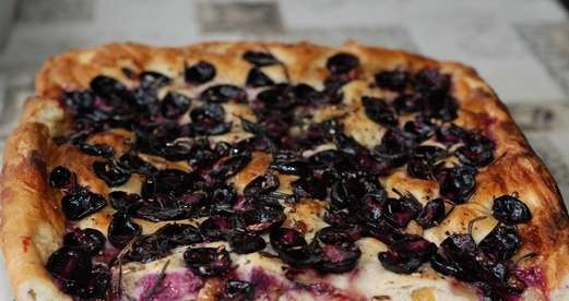 Italian Grape Bread (Focaccia with Grapes, Olive Oil and Pepper)