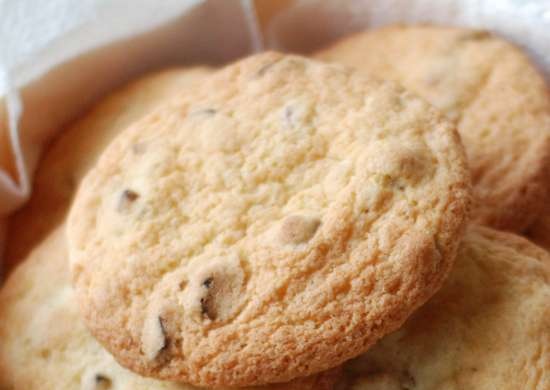 Biscuits with dried bananas and bacon