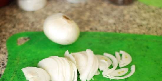 Cavolfiore al forno con salsicce, pesto e mozzarella