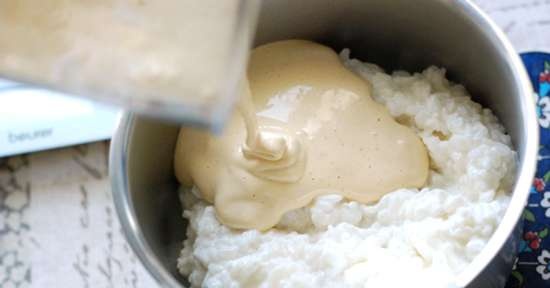 Rice porridge on custard with salted caramel