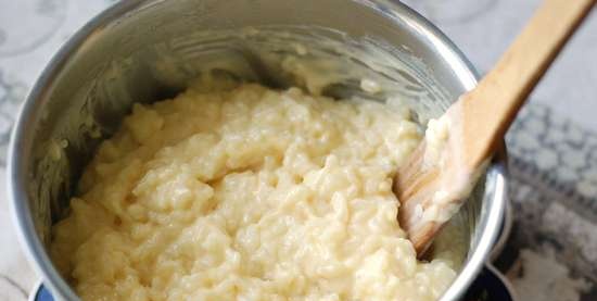 Rice porridge on custard with salted caramel