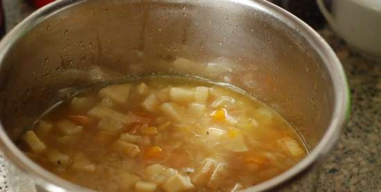 Sopa de fonoll, api, carbassa i puré de pera amb formatge blau