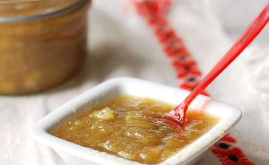 Marmellata di rabarbaro con succo d'arancia e cardamomo